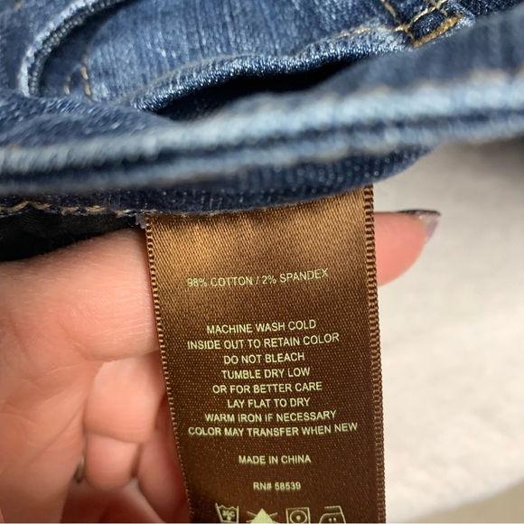 Kut from the Kloth dark wash jean shorts size 4. Catherine style boyfriend - Picture 7 of 7